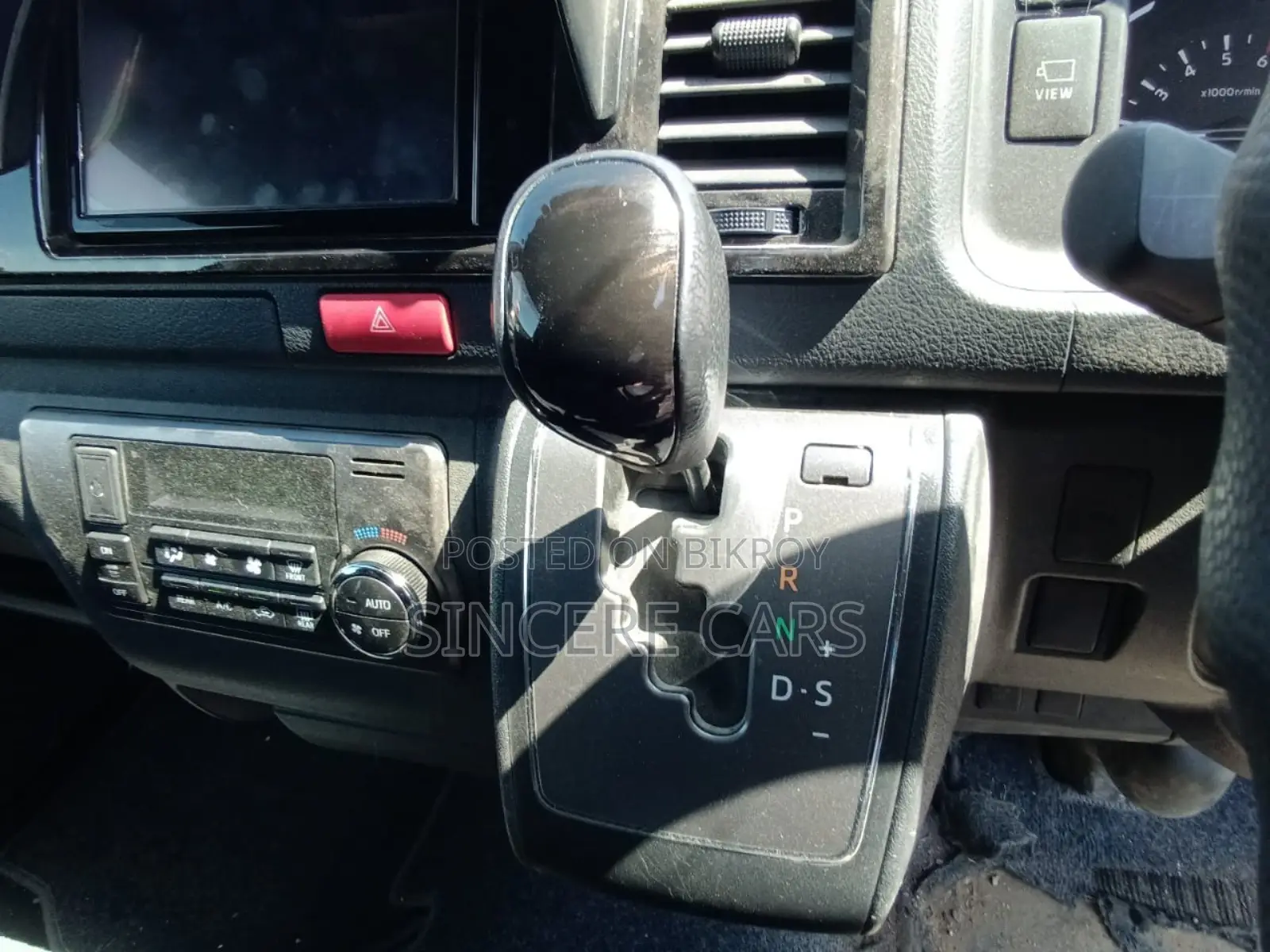 Toyota HiAce 2021 White