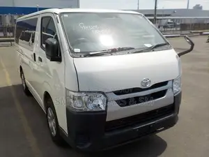 টয়োটা হাইএসি ২০২১ সাদা