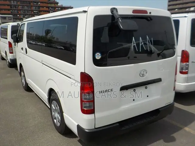 টয়োটা হাইএসি ২০২১ সাদা