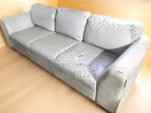 ৭ ফুট বড় ডিভানের মত একটি সোফা
