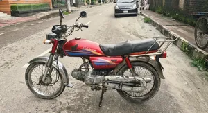 হোন্ডা ২০০৯ লাল