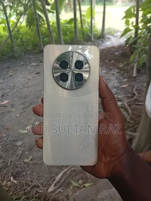 রিয়েলমি ১০ প্রো প্লাস ২৫৬ জিবি গোল্ড