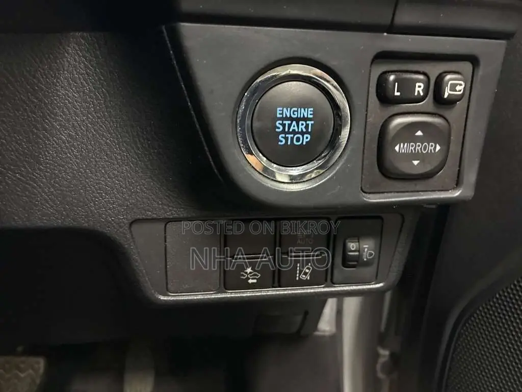 Toyota Axio 2021 Silver
