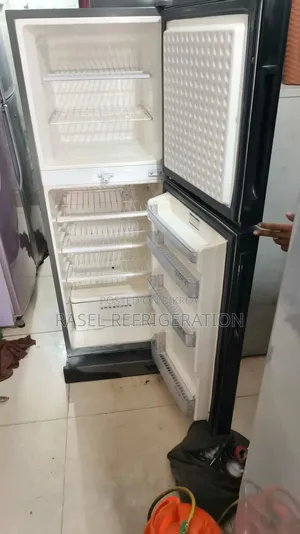 ২২০ লিটার রানিং ওয়ালটোন ফ্রিজ বিক্রি করা হবে।