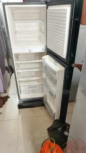 ২২০ লিটার রানিং ওয়ালটোন ফ্রিজ বিক্রি করা হবে।