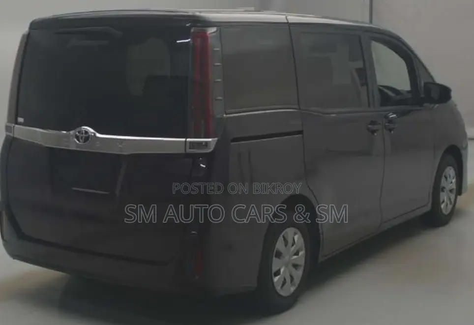 Toyota Noah 2021 Red