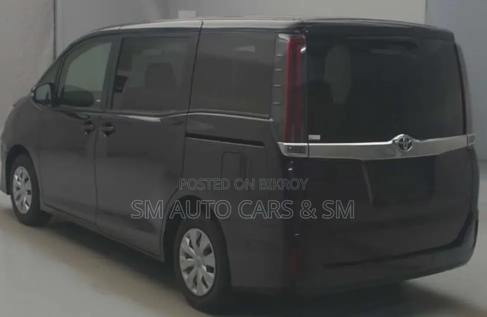 Toyota Noah 2021 Red