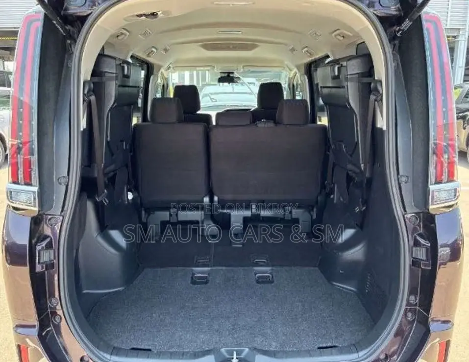 Toyota Noah 2021 Red