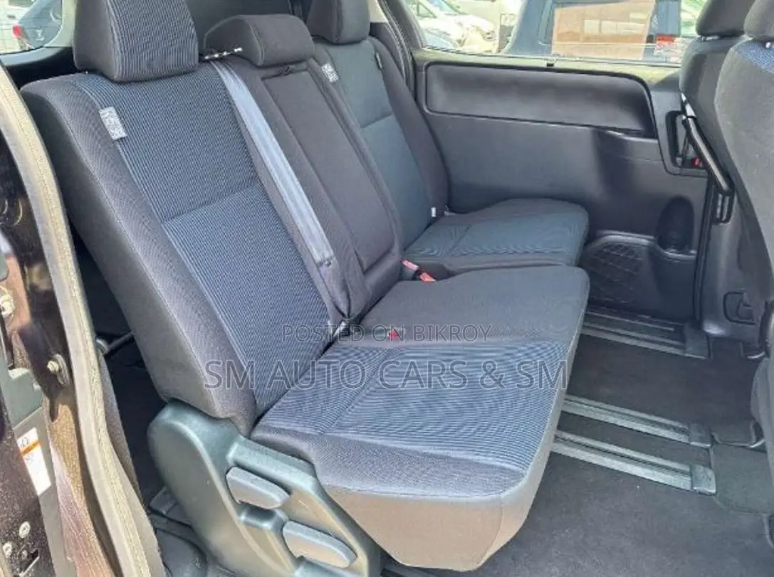 Toyota Noah 2021 Red