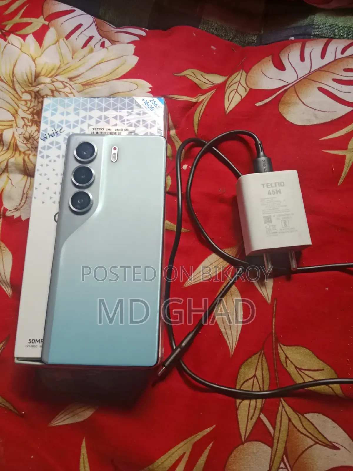 টেকনো ক্যামন ৪০ ২৫৬ জিবি হোয়াইট