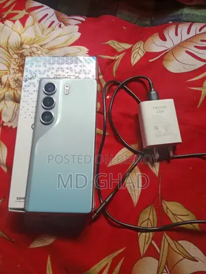 টেকনো ক্যামন ৪০ ২৫৬ জিবি হোয়াইট