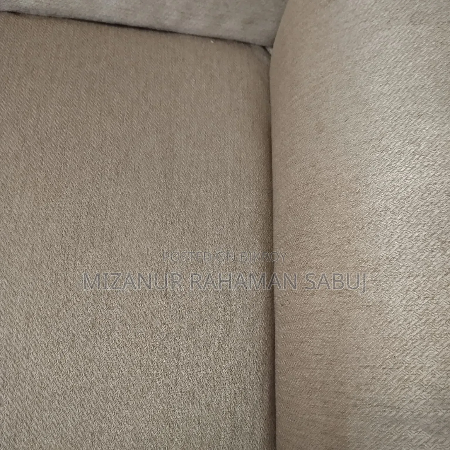 A used sofa set will be sold.
