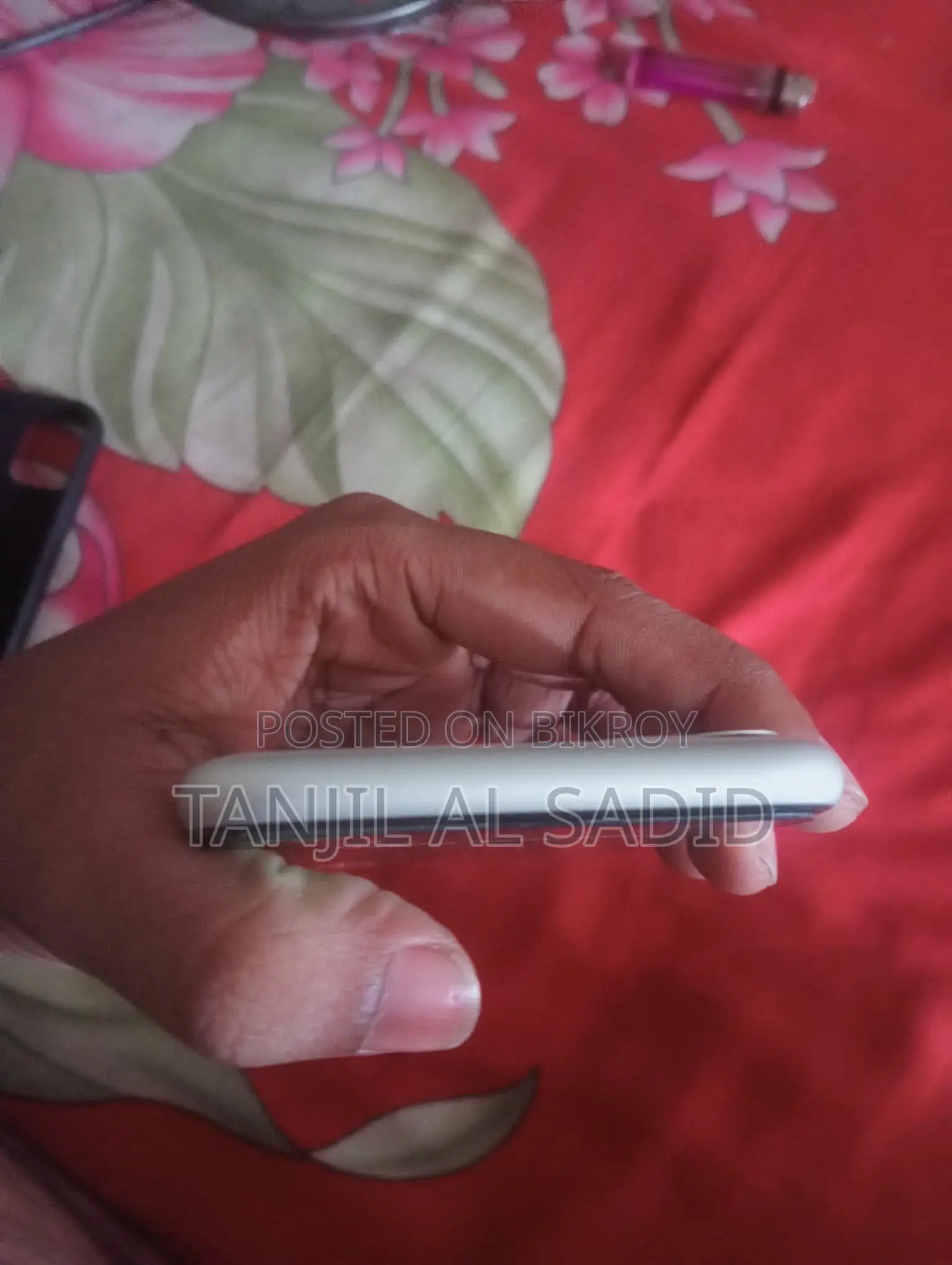 অ্যাপল আইফোন ১১ ১২৮ জিবি সাদা