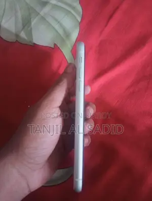 অ্যাপল আইফোন ১১ ১২৮ জিবি সাদা