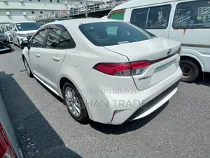 টয়োটা করোল্লা ২০২১ পার্ল