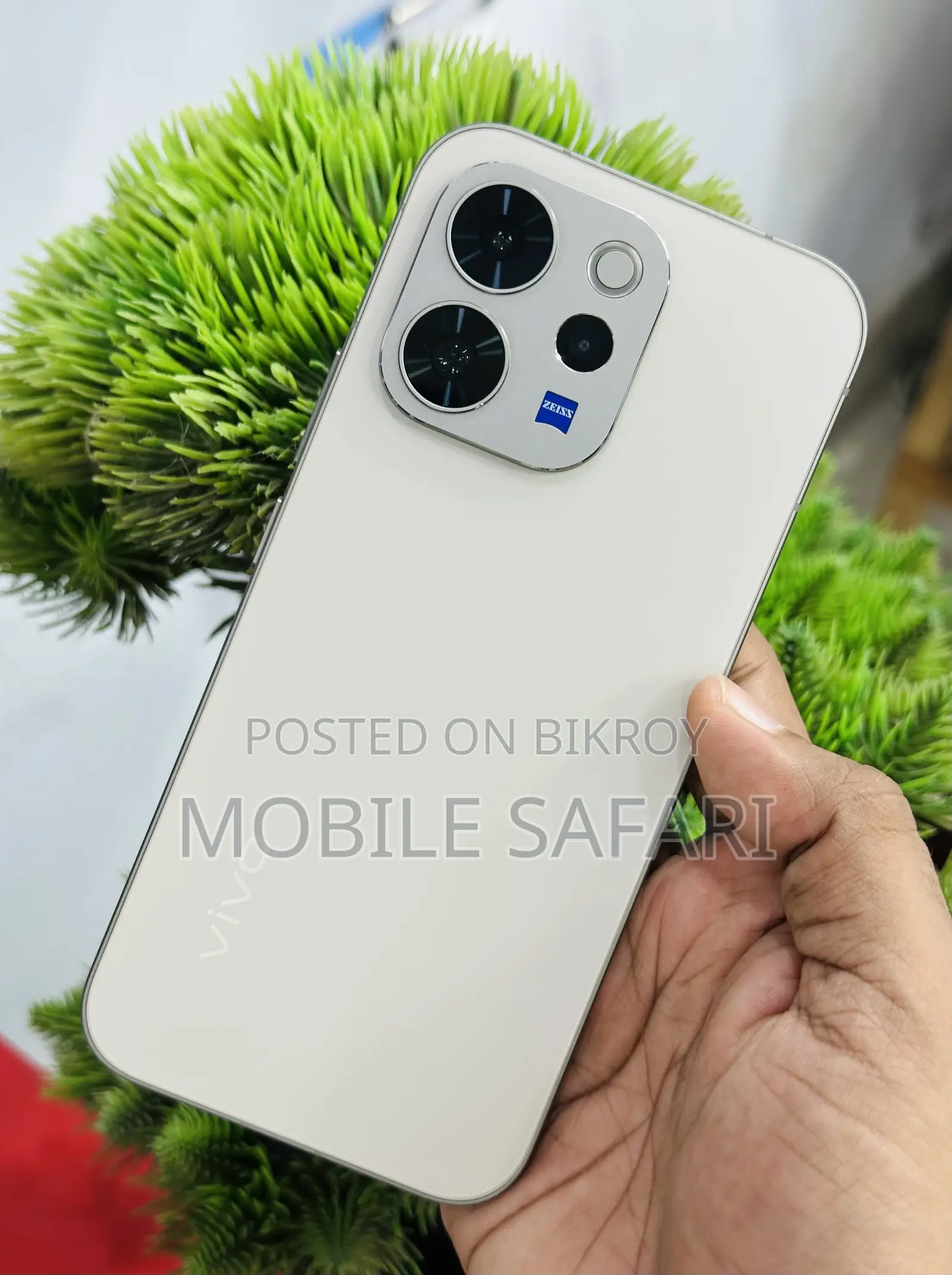 Vivo V70 256 GB Gold