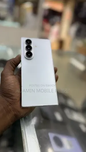 স্যামসাং গ্যালাক্সি জেড ফোল্ড৭ ২৫৬ জিবি হোয়াইট