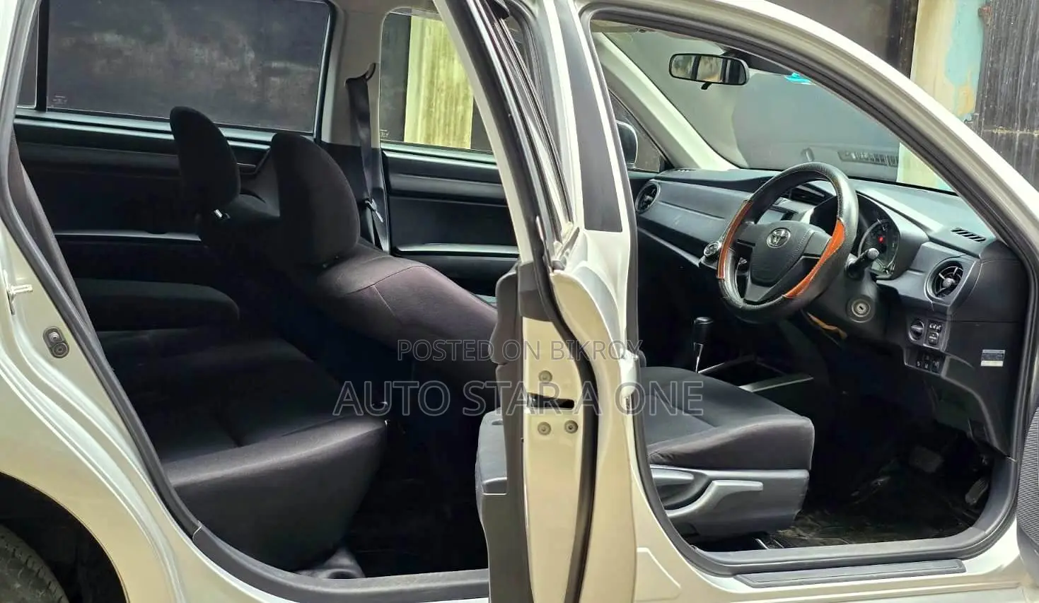 Toyota Corolla Fielder 1.5 Petrol All-Wheel Drive 2016 Silver