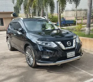 Nissan X-Trail 2.0 Hybrid Four-Wheel Drive 2018 Black