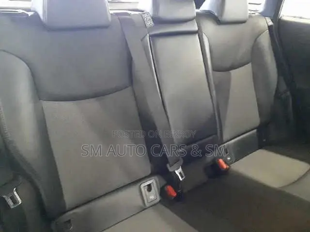 টয়োটা করোল্লা ক্রস ২০২২ পার্ল