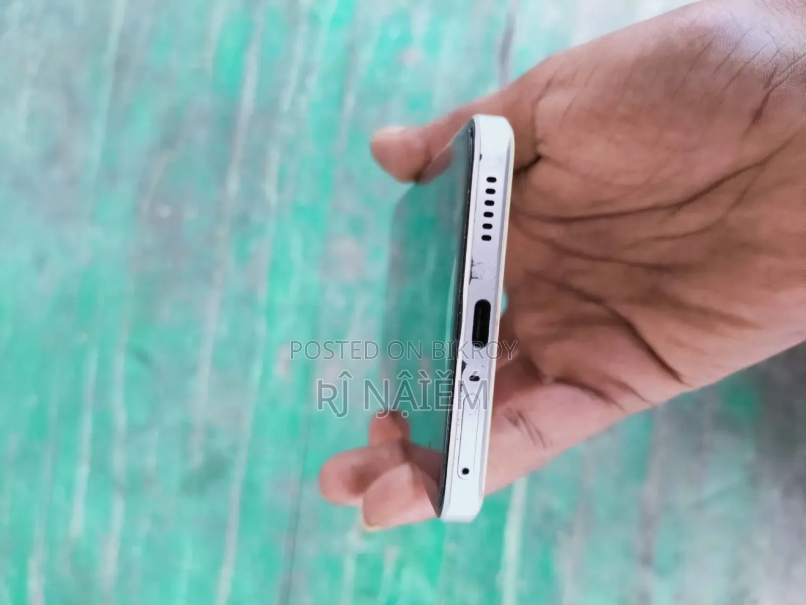 iQOO 256 GB White