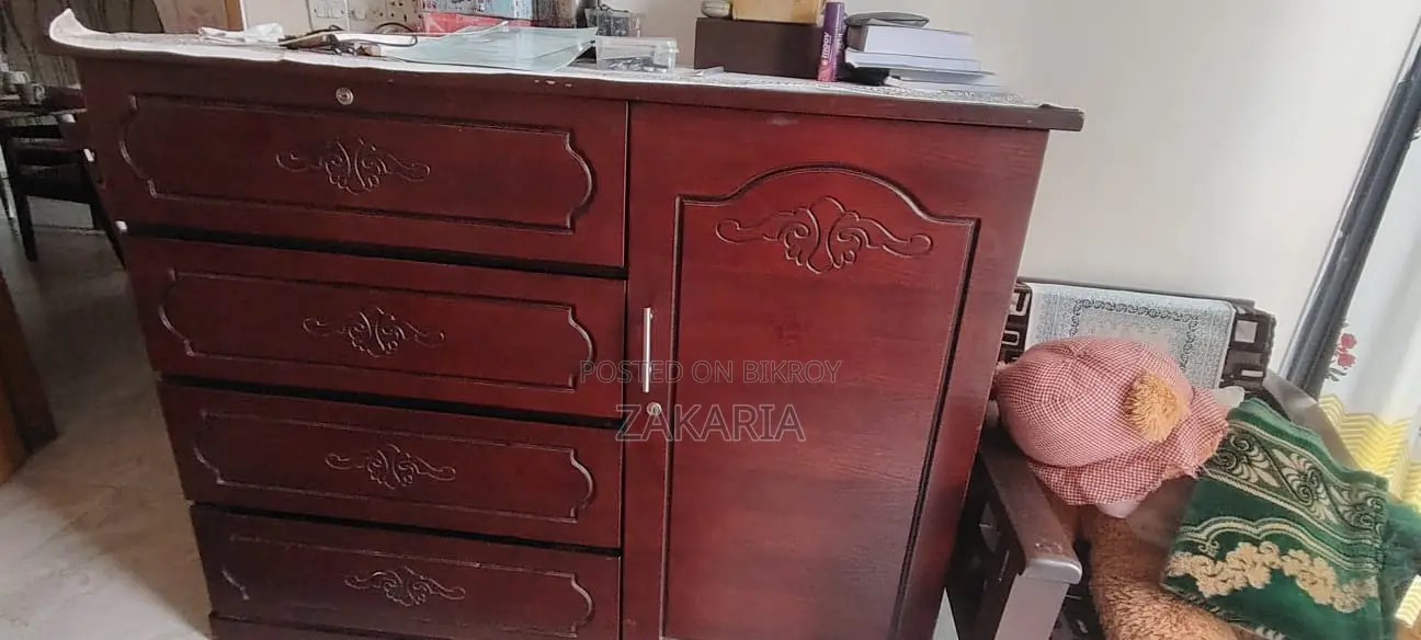 Wardrobe (2 Years Used) Fresh Condition