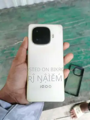 iQOO 256 GB White