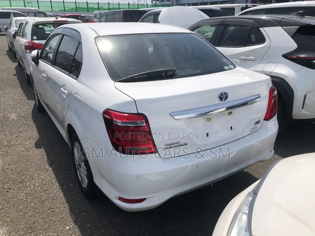 টয়োটা অ্যাক্সিও ২০২১ হোয়াইট