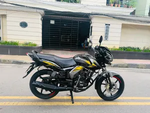 টিভিএস স্ট্রাইকার ১২৫ ২০২৩ কালো