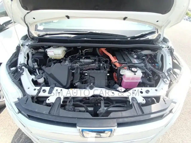 টয়োটা নোহা ২০২১ পার্ল