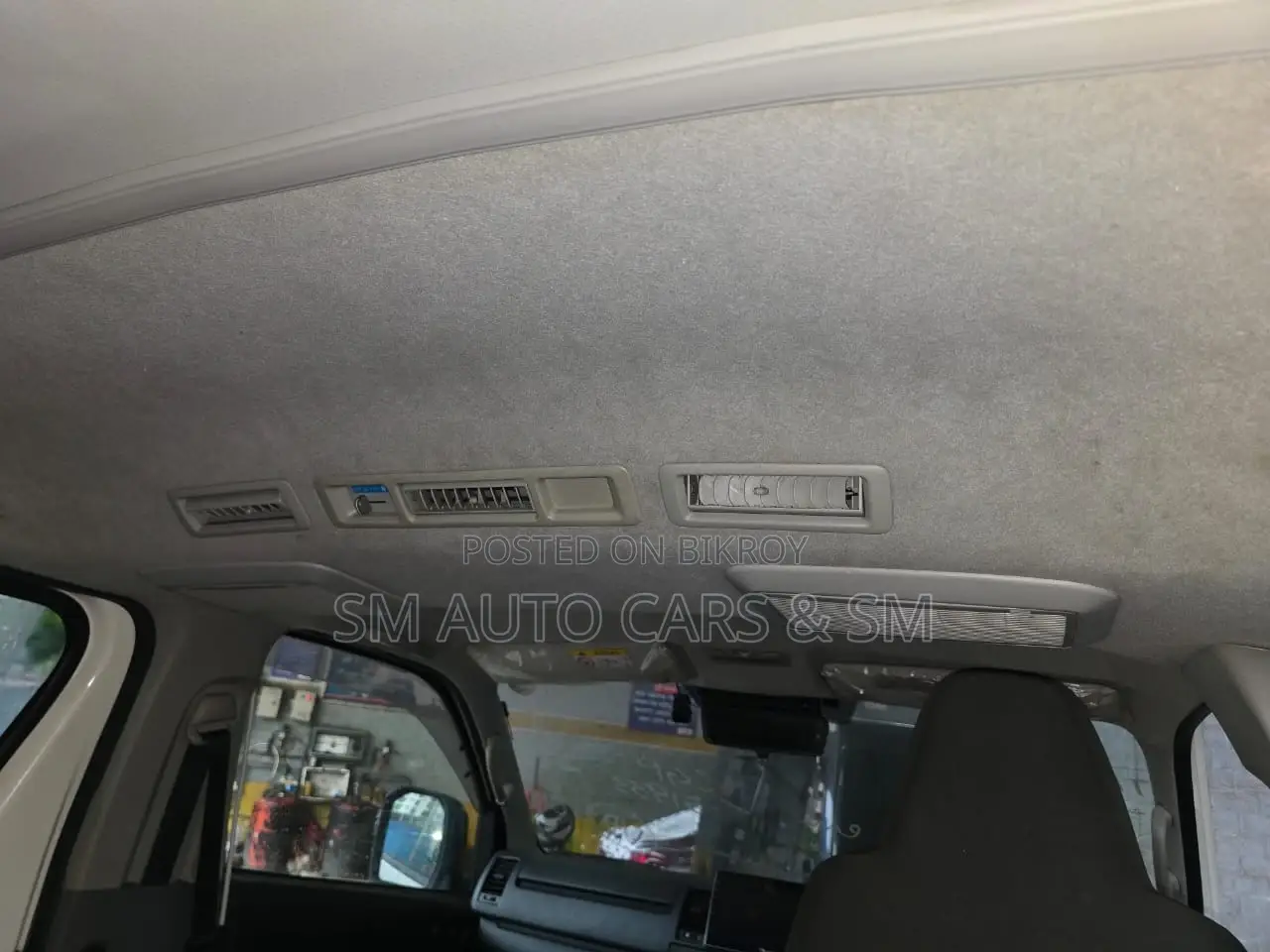 Toyota HiAce 2021 White