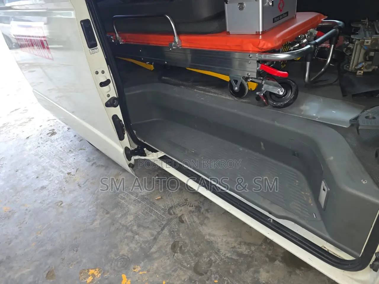 Toyota HiAce 2021 White