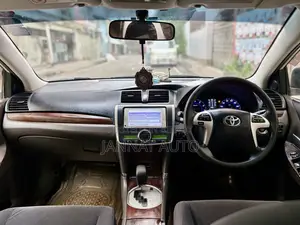 টয়োটা অ্যালিওন ২০১৪ পার্ল
