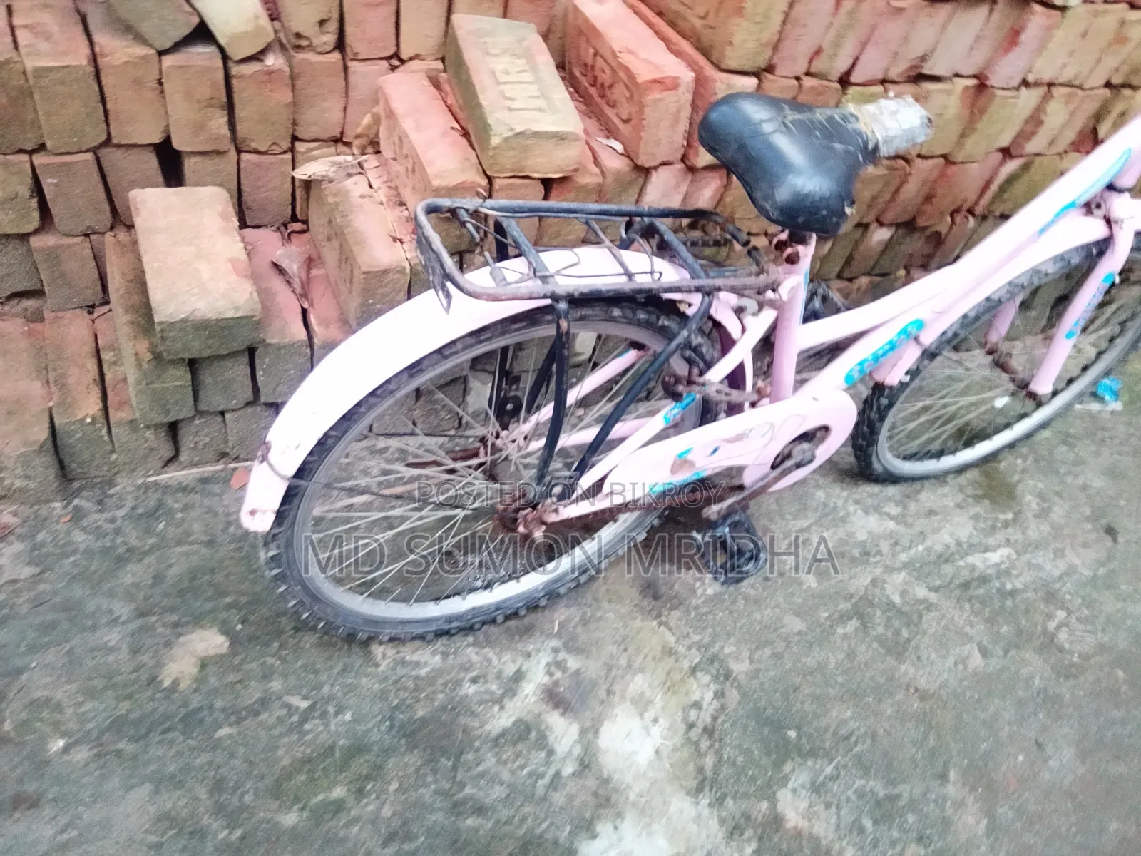 সাইকেলটির দুইটা চাক্কায় নতুন