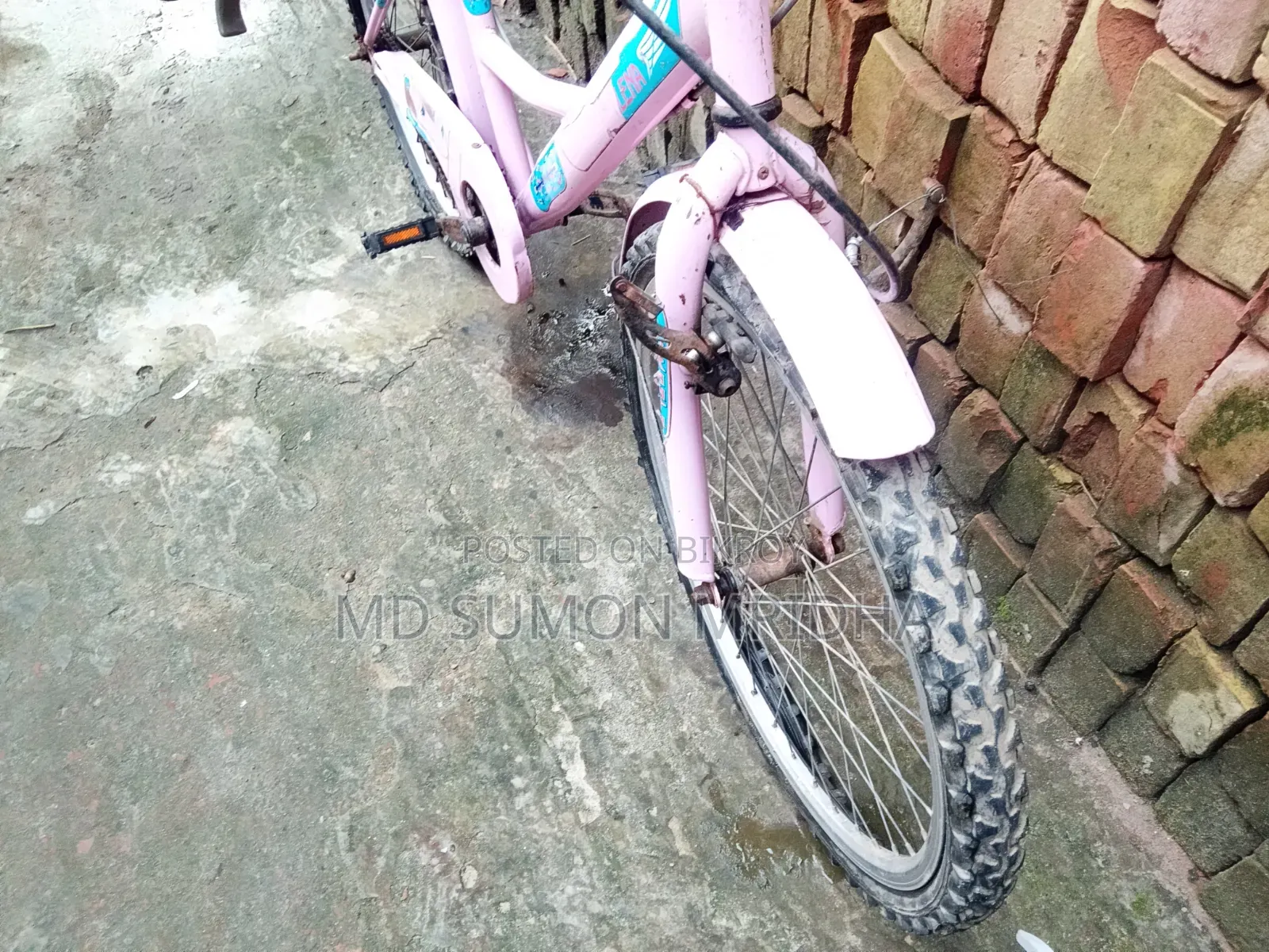 সাইকেলটির দুইটা চাক্কায় নতুন