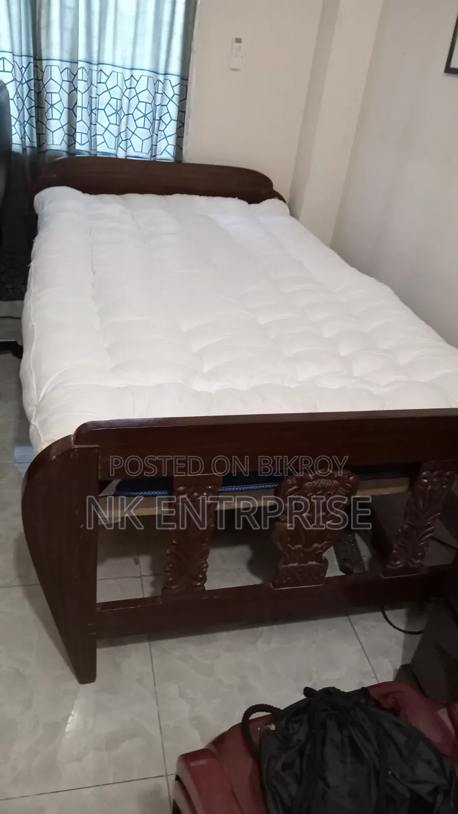 সম্পুর্ন সেগুন কাঠের একটি সেমি ডাবল ৭/৪ শোয়ার খাট বিক্রয় হবে।