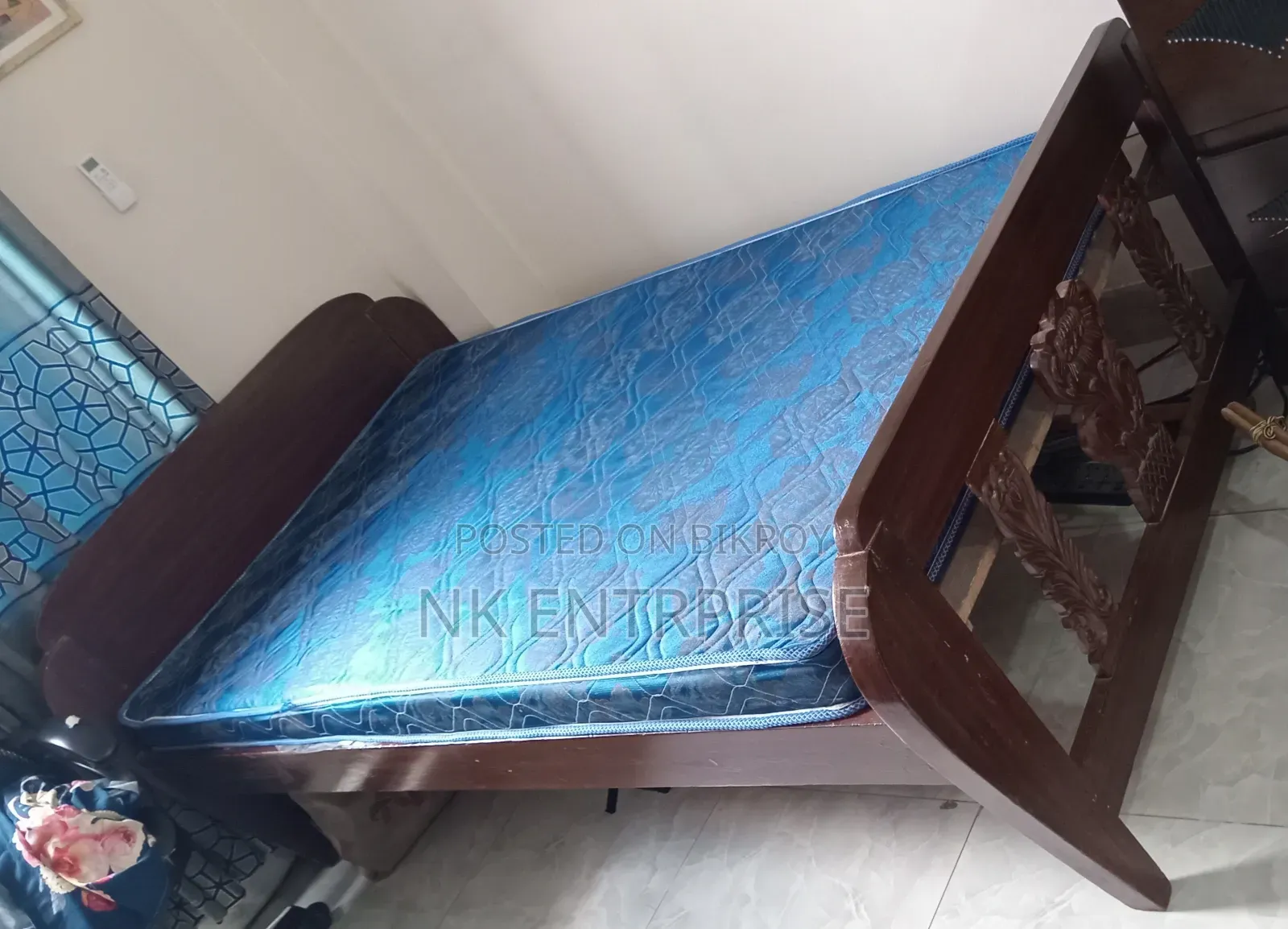 সম্পুর্ন সেগুন কাঠের একটি সেমি ডাবল ৭/৪ শোয়ার খাট বিক্রয় হবে।