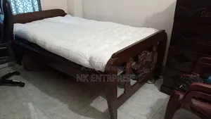 সম্পুর্ন সেগুন কাঠের একটি সেমি ডাবল ৭/৪ শোয়ার খাট বিক্রয় হবে।