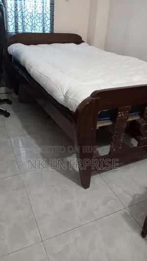সম্পুর্ন সেগুন কাঠের একটি সেমি ডাবল ৭/৪ শোয়ার খাট বিক্রয় হবে।
