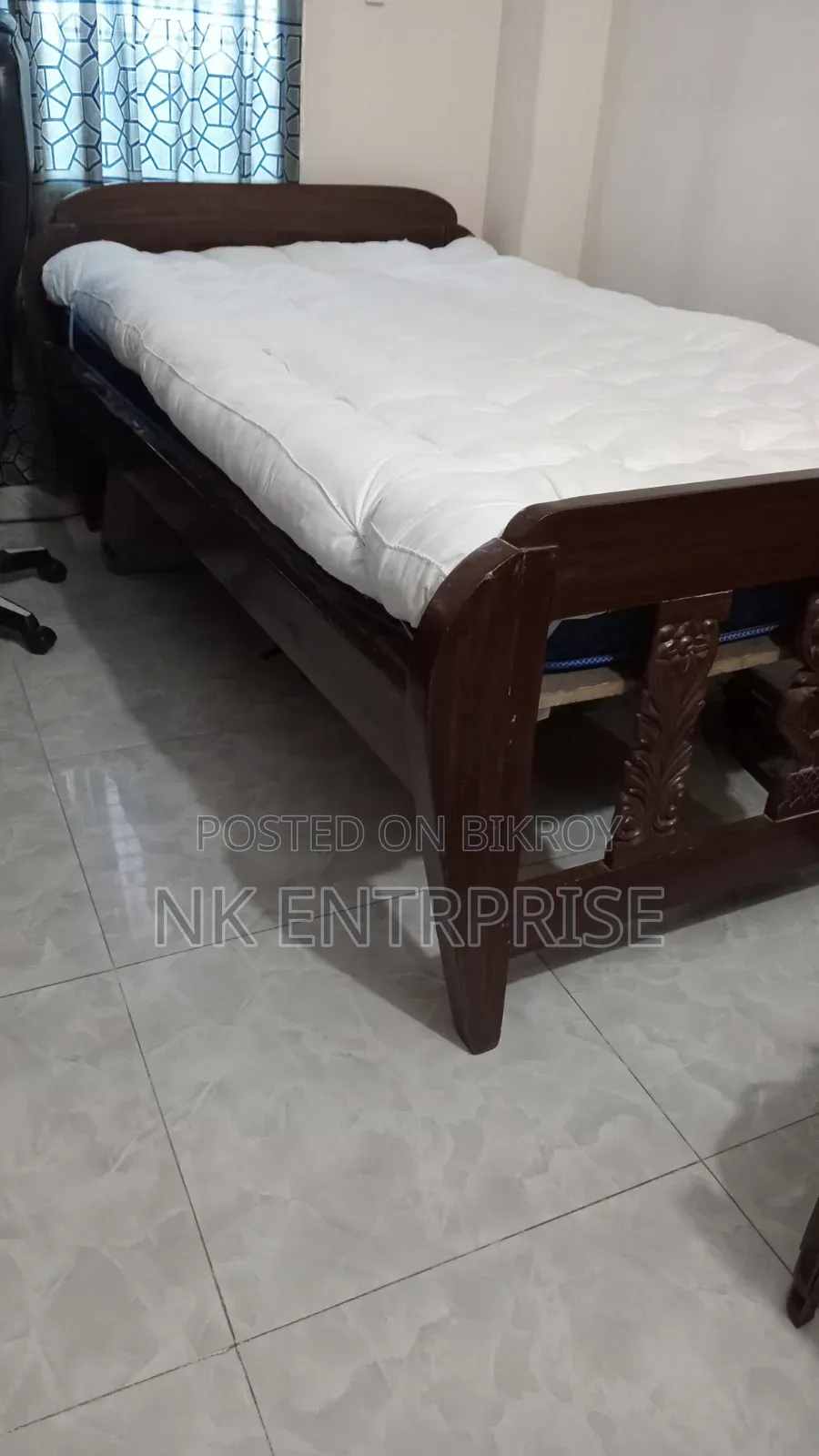 সম্পুর্ন সেগুন কাঠের একটি সেমি ডাবল ৭/৪ শোয়ার খাট বিক্রয় হবে।