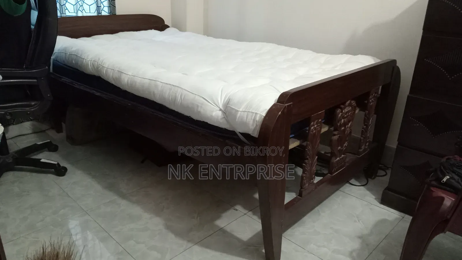সম্পুর্ন সেগুন কাঠের একটি সেমি ডাবল ৭/৪ শোয়ার খাট বিক্রয় হবে।