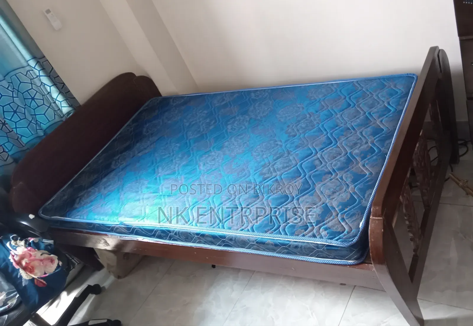 সম্পুর্ন সেগুন কাঠের একটি সেমি ডাবল ৭/৪ শোয়ার খাট বিক্রয় হবে।