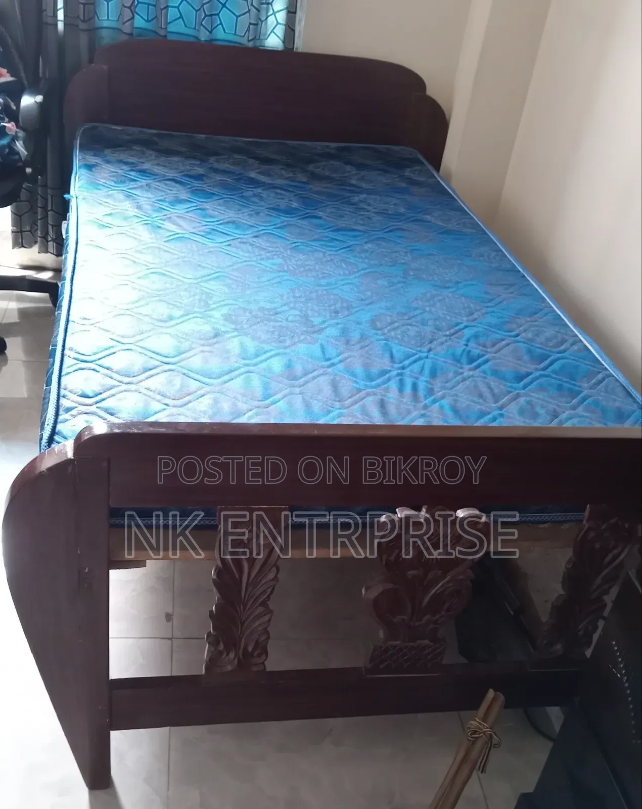 সম্পুর্ন সেগুন কাঠের একটি সেমি ডাবল ৭/৪ শোয়ার খাট বিক্রয় হবে।