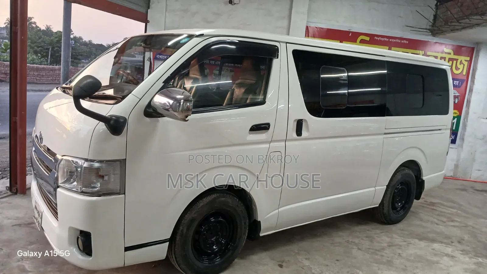 Toyota HiAce 2014 White