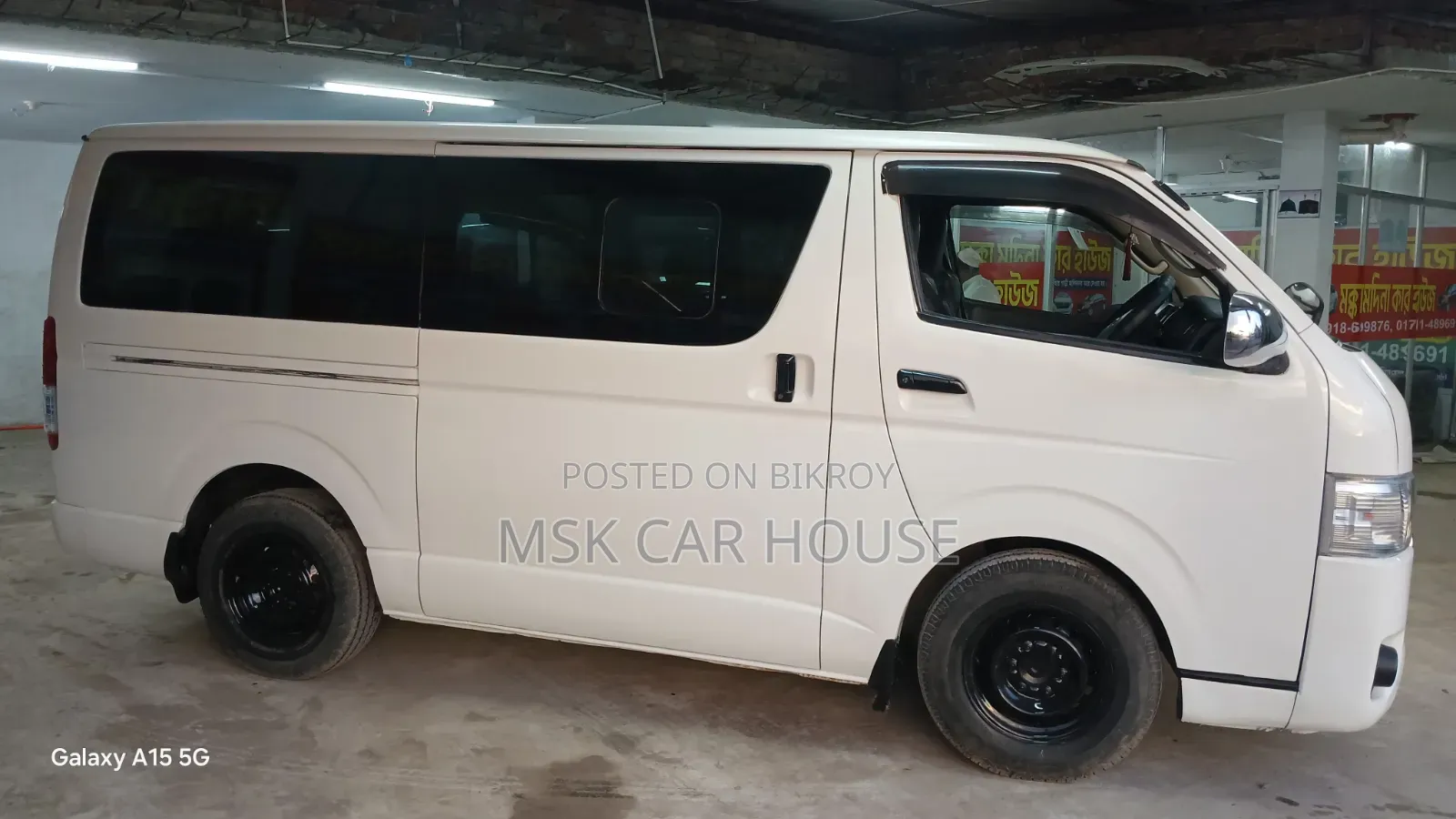 Toyota HiAce 2014 White