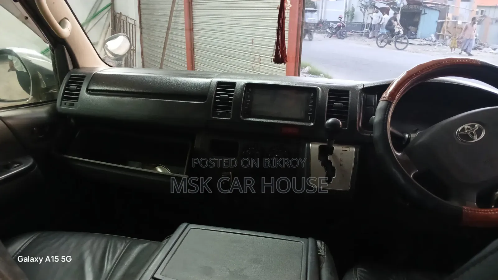 Toyota HiAce 2014 White