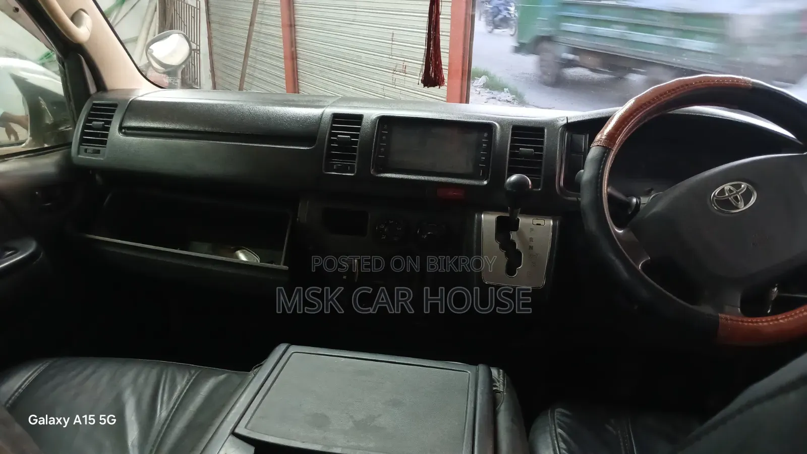Toyota HiAce 2014 White