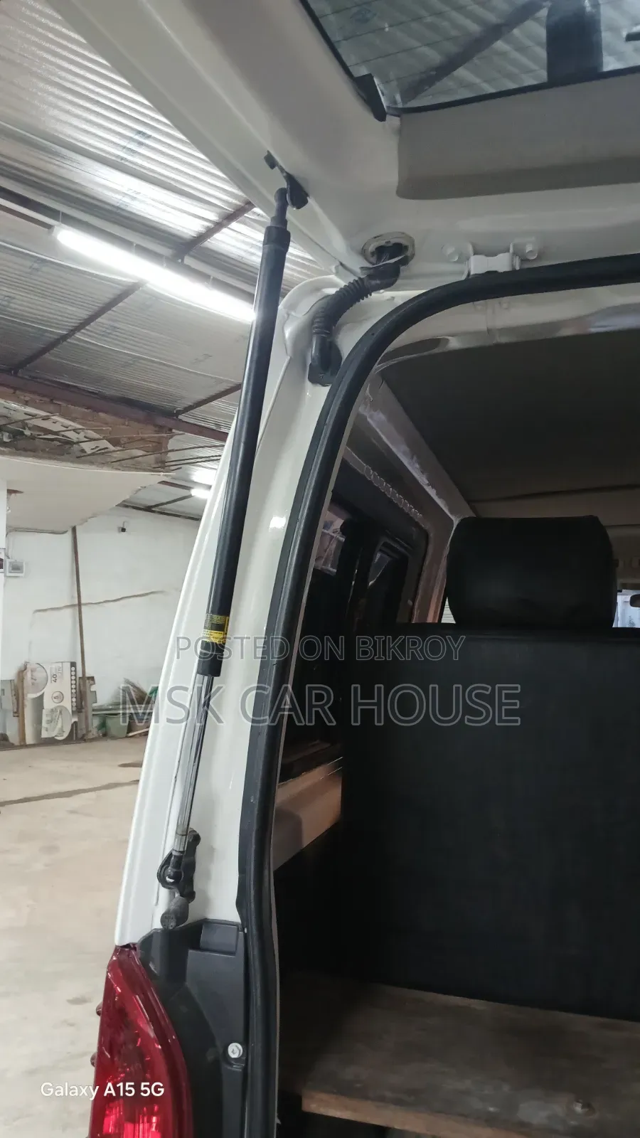 Toyota HiAce 2014 White