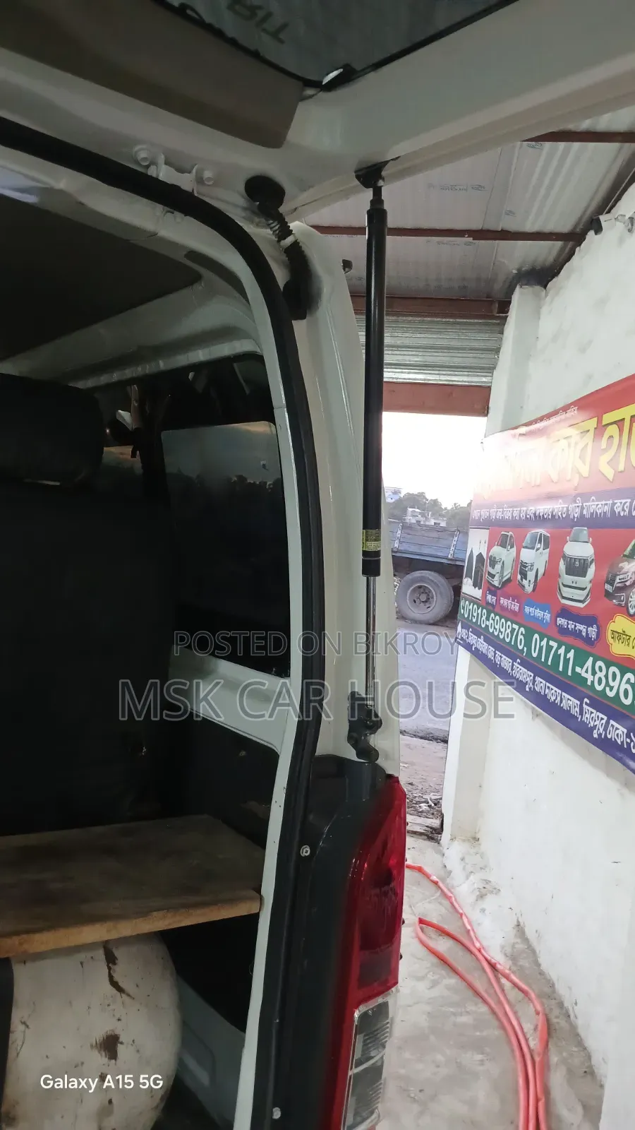 Toyota HiAce 2014 White