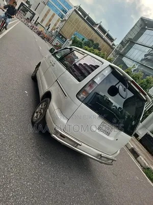 Toyota Quantum 2001 White